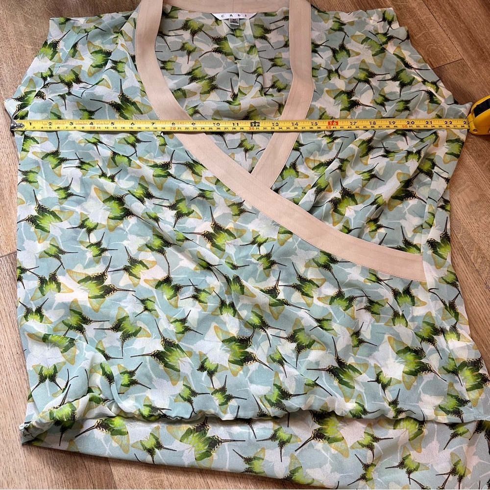 Cabi 234 Green Floral V-Neck Short Sleeve Blouse Size Medium - Picture 10 of 12